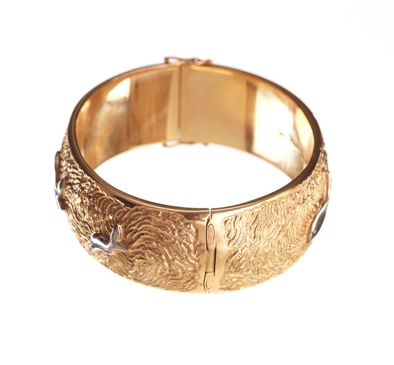 An Olle Ohlsson 18k gold bangle,