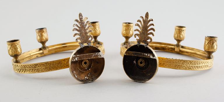 VÄGGAPPLIQUER, 1 par, förgylld brons, empire, 1800-talets första hälft.