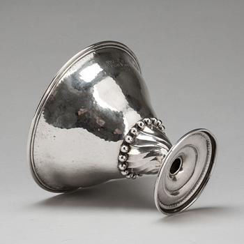 SKÅL PÅ FOT, silver. G F Hallengren, Malmö, 1923. 355g.