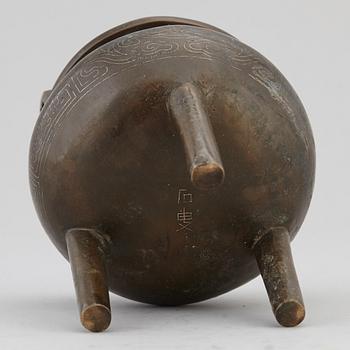 A Chinese bronze incense burner, 20th century.