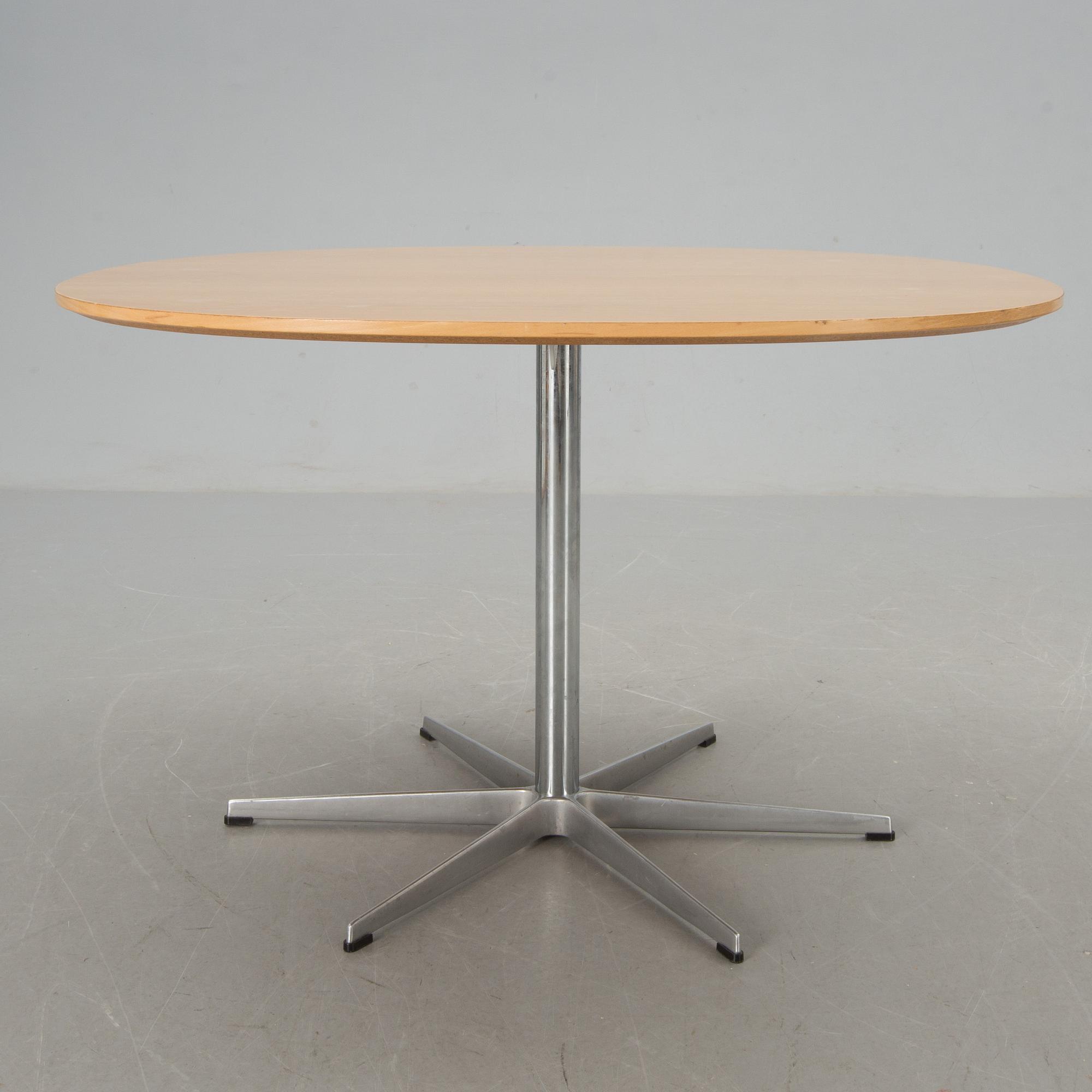 BORD, "Supercirkulär", Bruno Mathsson & Piet Hein, Fritz Hansen, 1990-tal.