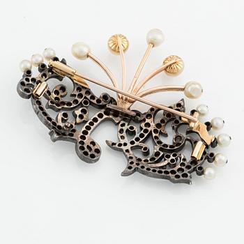 An 18K gold and silver brooch with rose-cut diamonds and pearls.