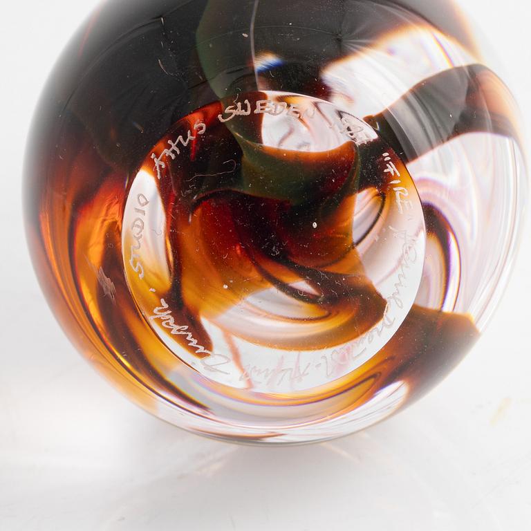 A glass object by Hanne Dreutler and Arthur Zirnsack for Studio Åhus, signed and dated 1987.