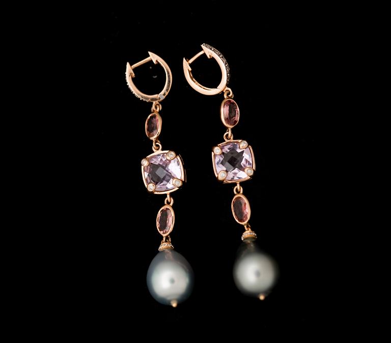 ÖRHÄNGEN, 14 k guld med checkerslipade tourmaliner, tahitipärlor samt diamanter. Vikt ca 8,5 g.