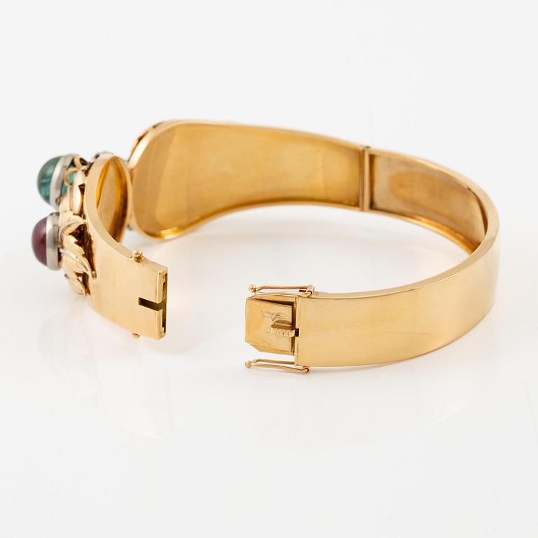 An 18K gold bracelet with cabochon-cut tourmalines.
