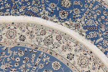 A round part silk Nain rug, so called 9 LAA, diameter 195 cm.