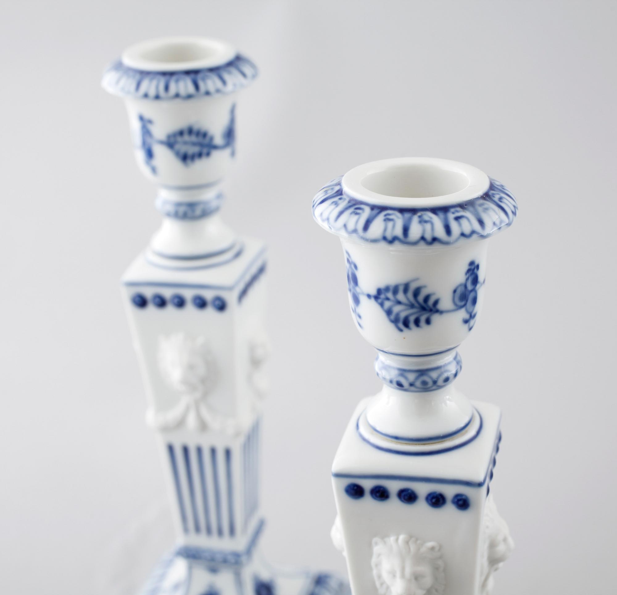 43 pieces of porcelain tableware from Royal Copenhagen, model "Musselmalet",second half of the 20th century.