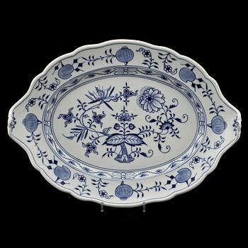 TERRIN SAMT UNDERFAT, porslin, Meissen, 1900-tal.
