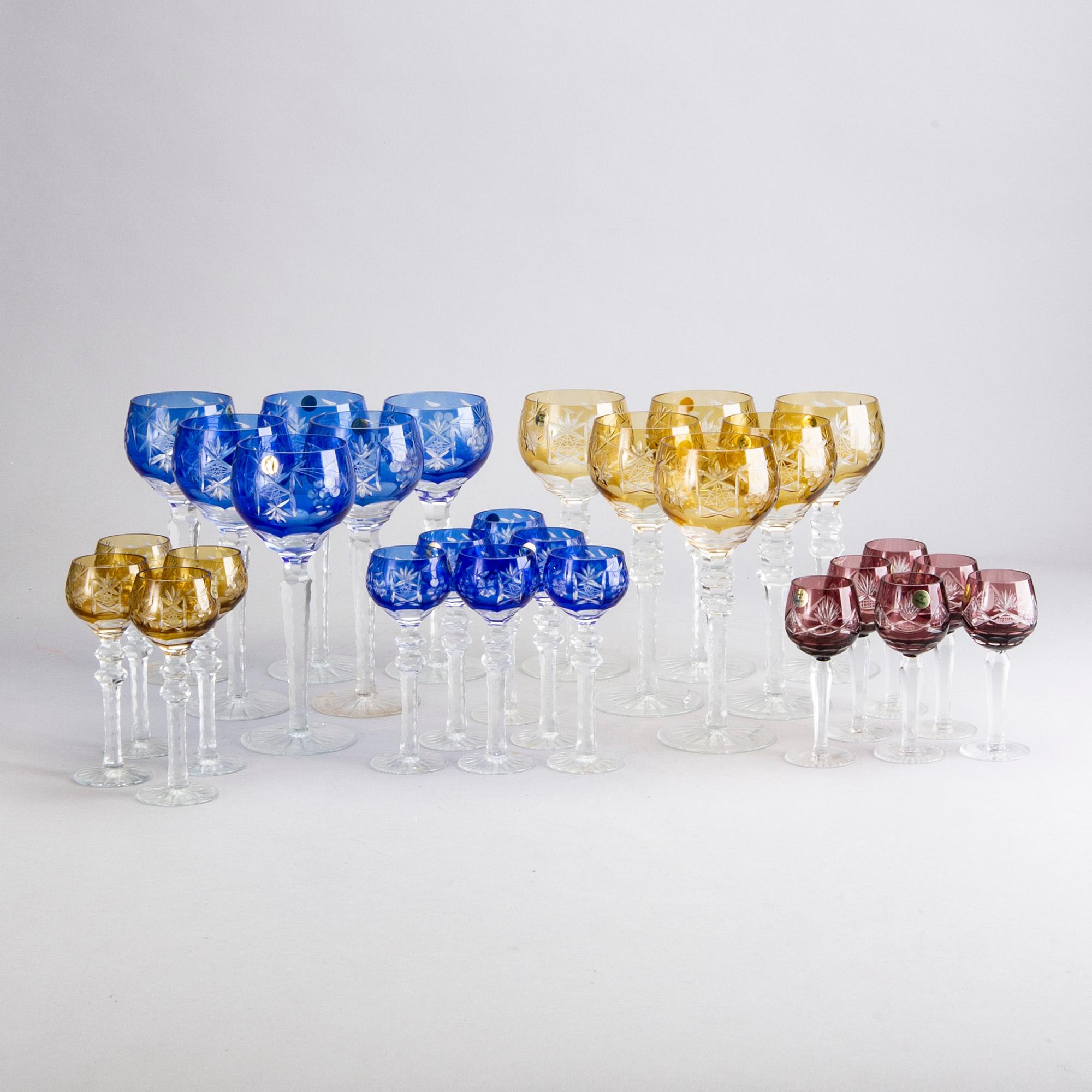 A late 20th century Polish glass set of 28 pcs.