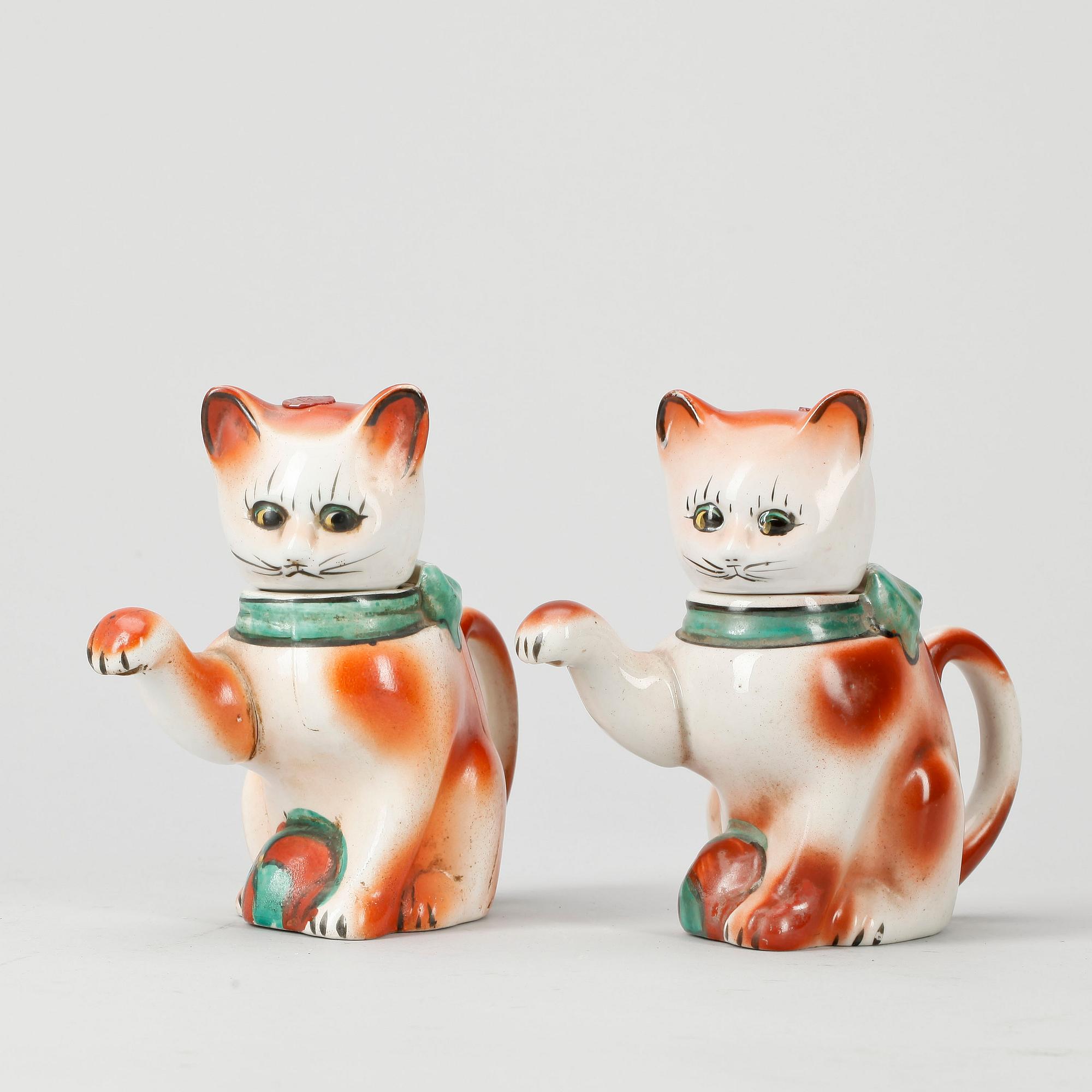 KANNOR, ett par, porslin, Kina, 1900-talets första hälft.