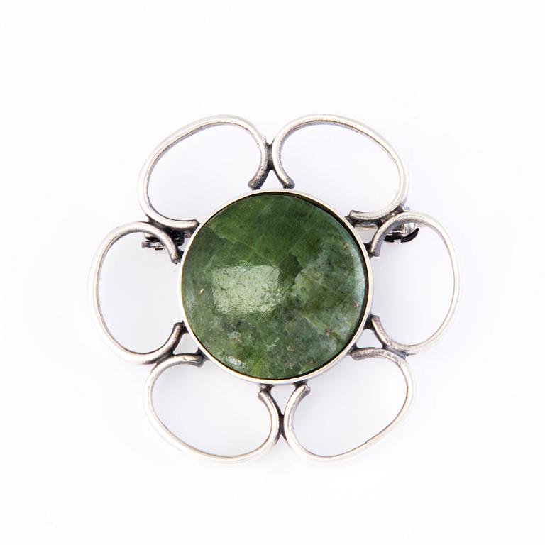 PENDANT, BRACELET, RING AND BROOCH, sterling silver and Chromian diopside, Kultateollisuus Ky Viljanen, Turku, 1974-75.