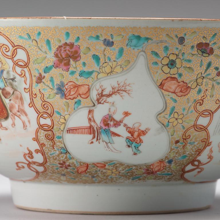 BÅLSKÅL, kompaniporslin. Qingdynastin, Qianlong (1736-95).