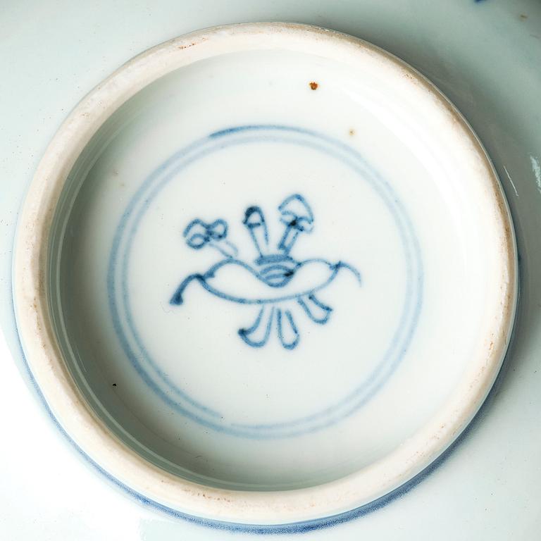 A blue and white bowl, Qing dynasty, Kangxi (1662-1722).