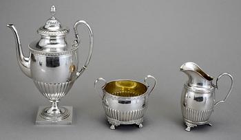 KAFFESERVIS, 3 snarlika delar, silver, GAB och CG Hallberg Stockholm 1903-1911. Total vikt ca 1145 gram.