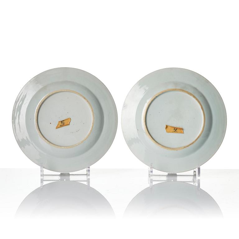 A famille rose serving dish and six dinner plates, Qing dynasty, Qianlong (1736-95).