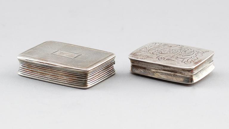 VINAIGRETTDOSOR, 2 st, silver, Joseph Willmore, Birmingham 1834. Vikt ca 34 g.