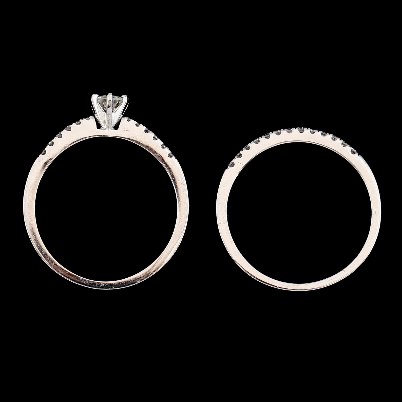 RINGAR, 1 par, 14K vitguld, briljantslipade diamanter tot ca 0.50 ct. Total vikt ca 3 g.