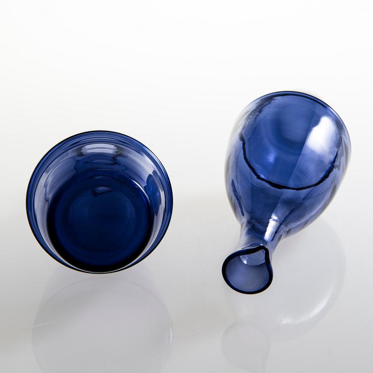 HELENA TYNELL, karahveja, 2 kpl ja juomalaseja, 6 kpl, "Pingviini", Riihimäen Lasi Oy. Tuotannossa 1964-1965.