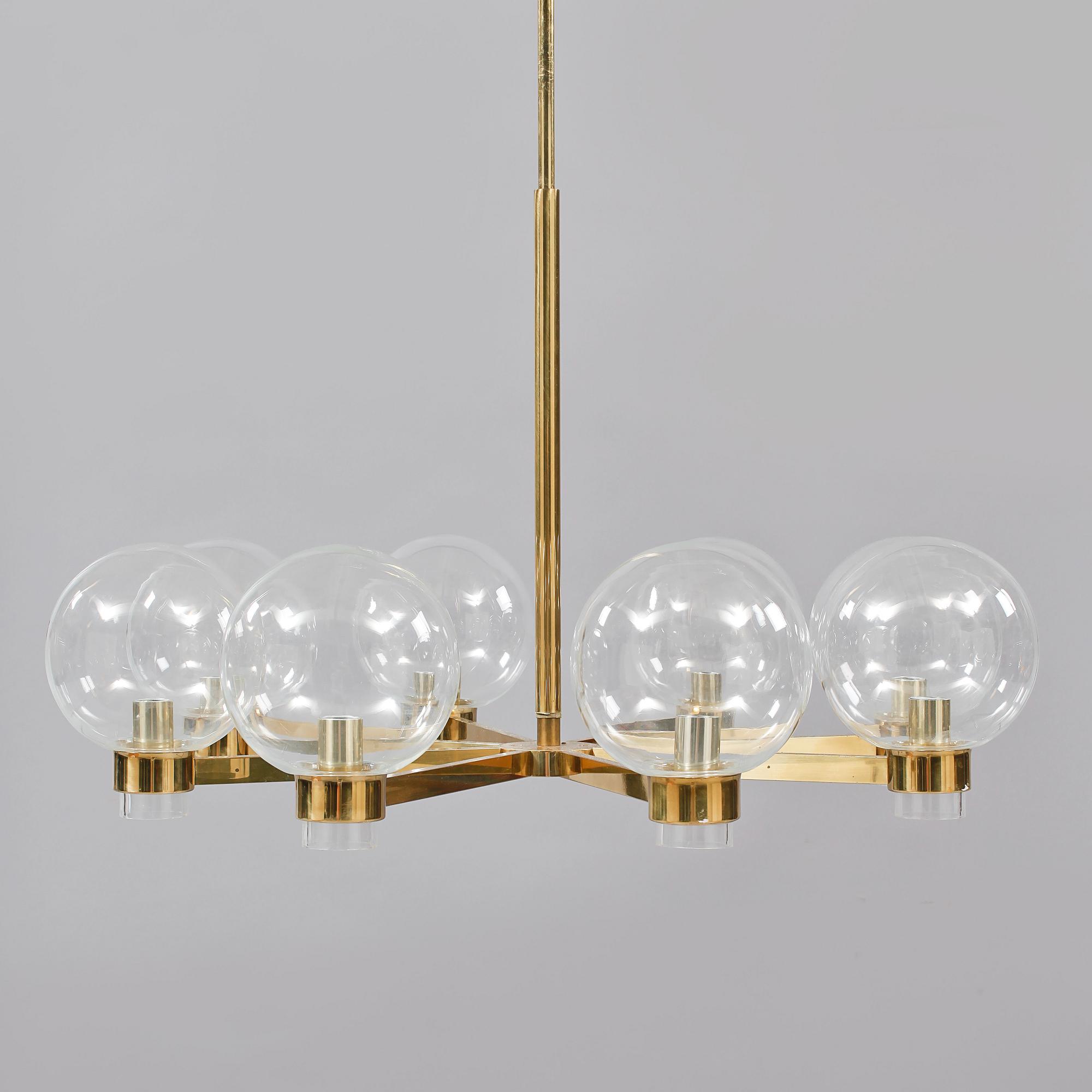 TAKLAMPA, 1900-talets andra hälft. Höjd 78 cm.