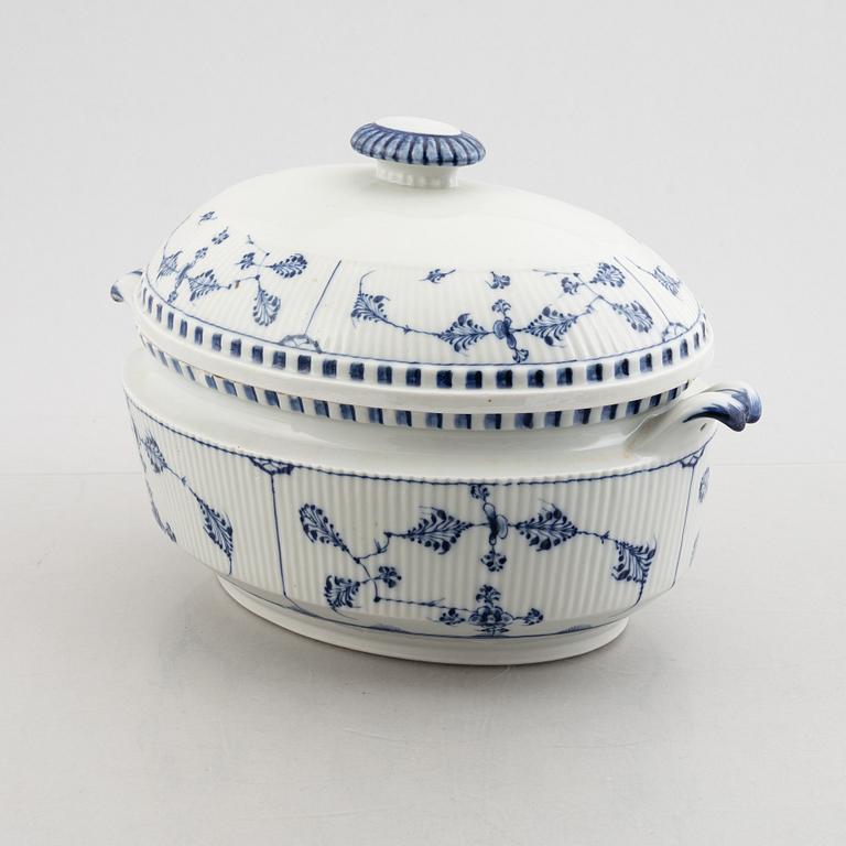 A 'Blue Fluted' / 'Musselmalet rifflet' porcelain tureen with cover, stand, Royal Copenhagen, early model, 19th century.