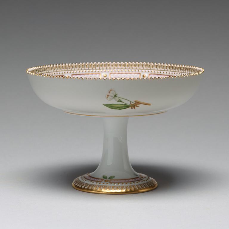 A Royal Copenhagen 'Flora Danica' cake stand, Denmark, 20th Century.