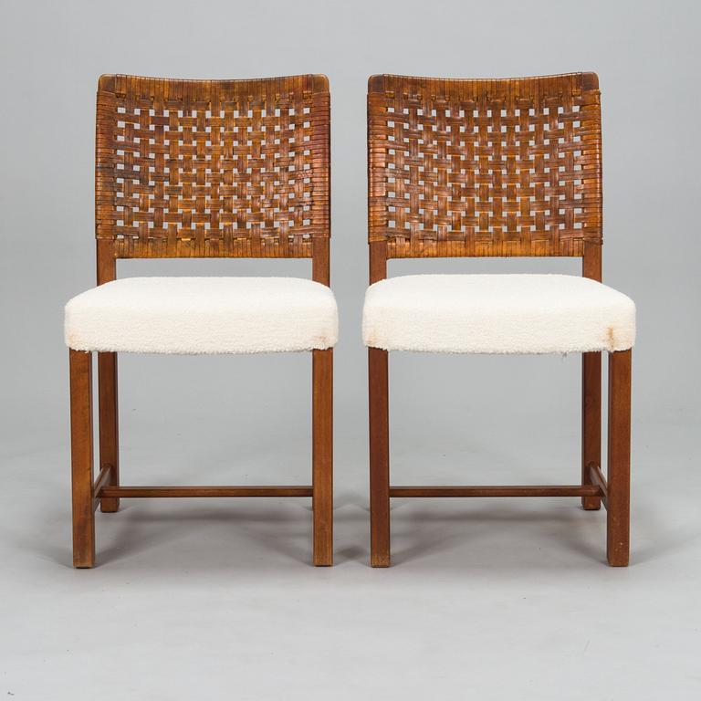 Carl Gustaf Hiort af Ornäs, a mid-20th Century dining table and eight chairs for  för HMN Huonekalu Mikko Nupponen.