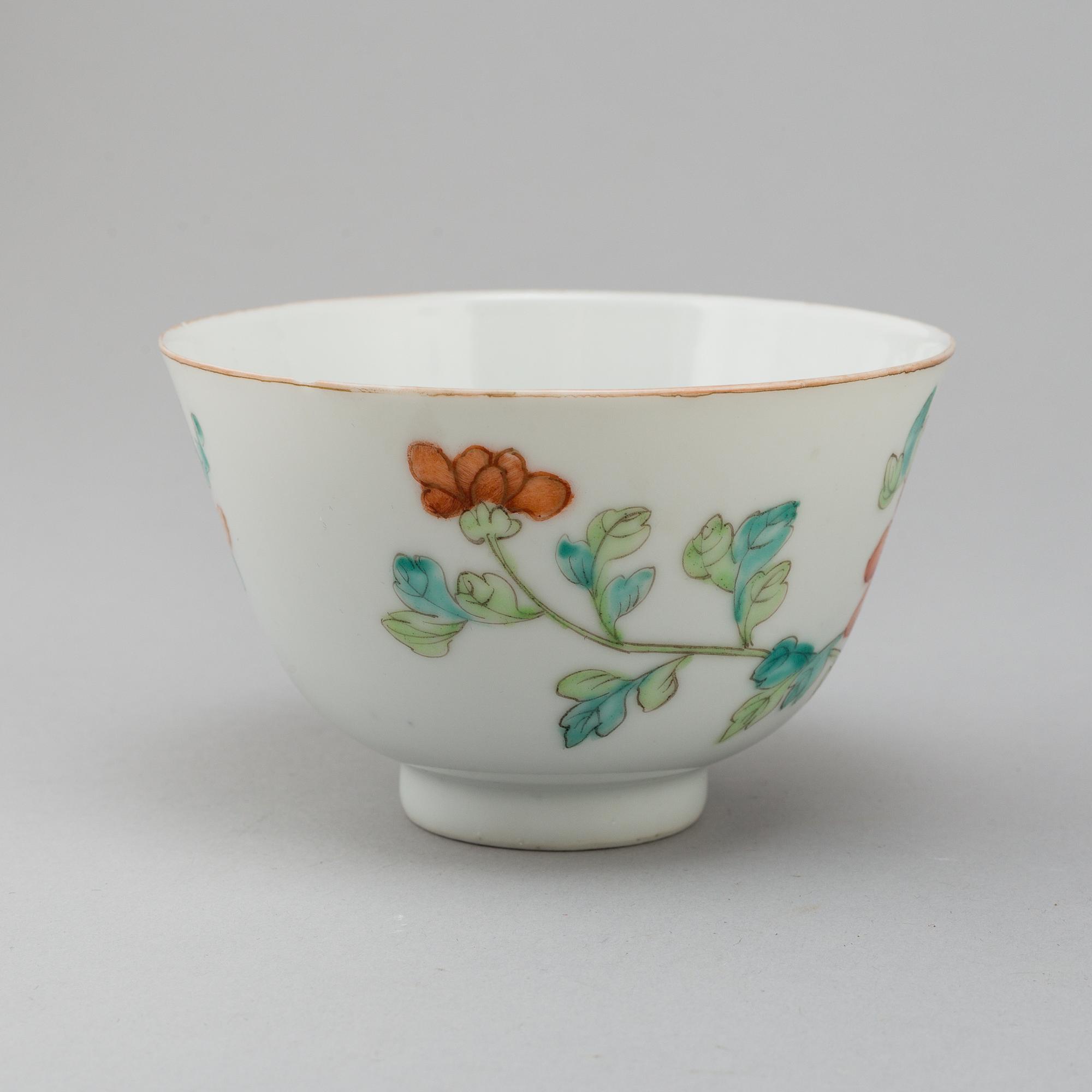 A famille rose bowl, Qing dynasty, (1874-1908).