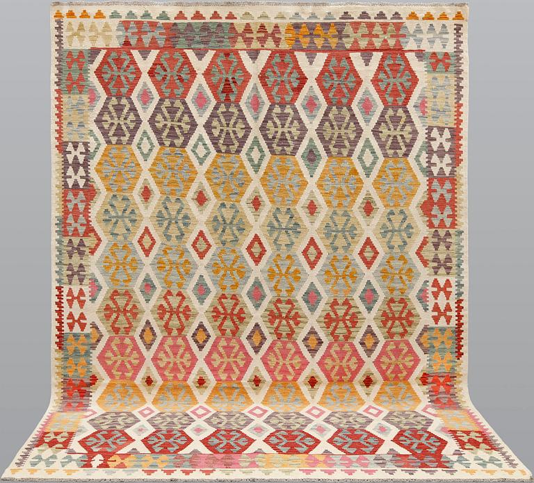 A Kilim carpet, ca 301 x 206 cm.