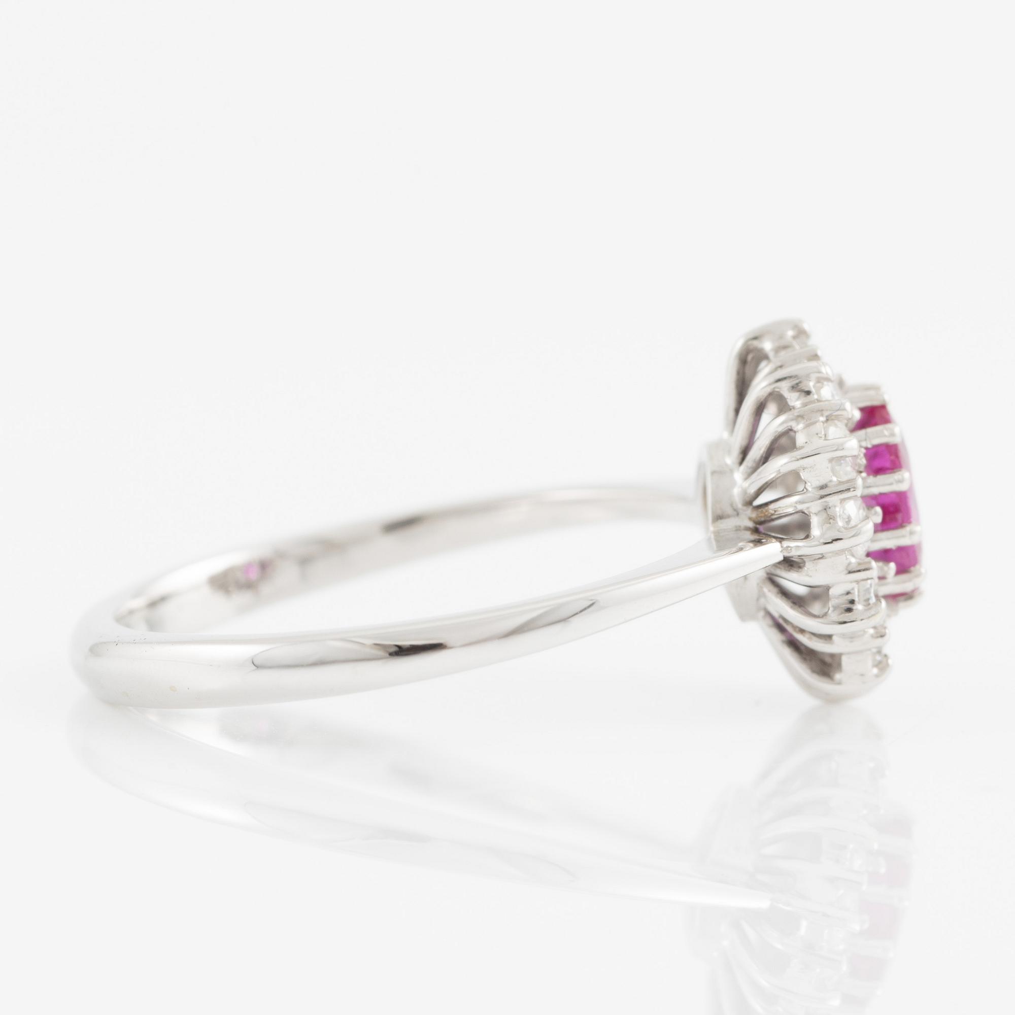 Ring, 18K white gold with pink sapphire and brilliant-cut diamonds.