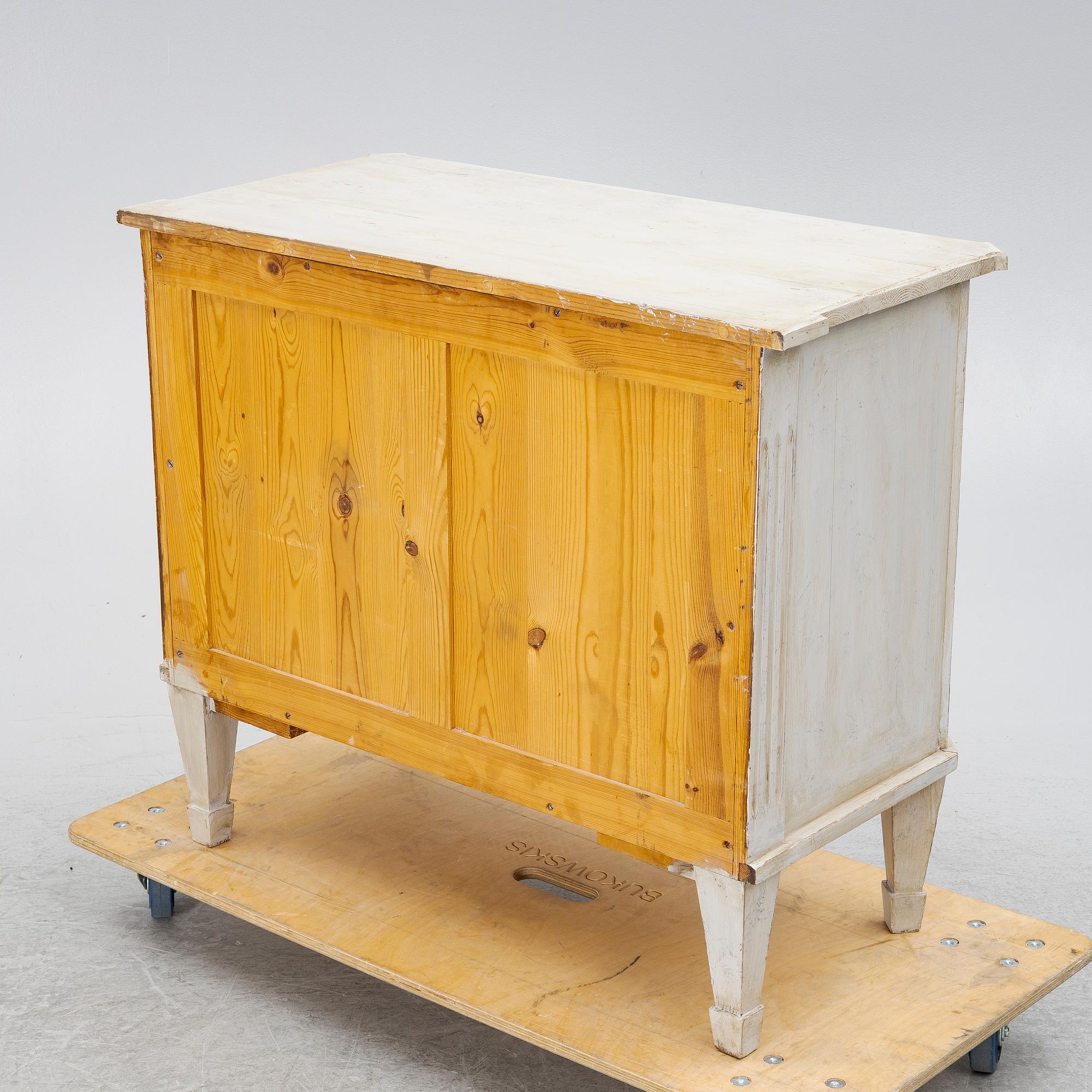 Chest of drawers, circa 1900, Gustavian style.