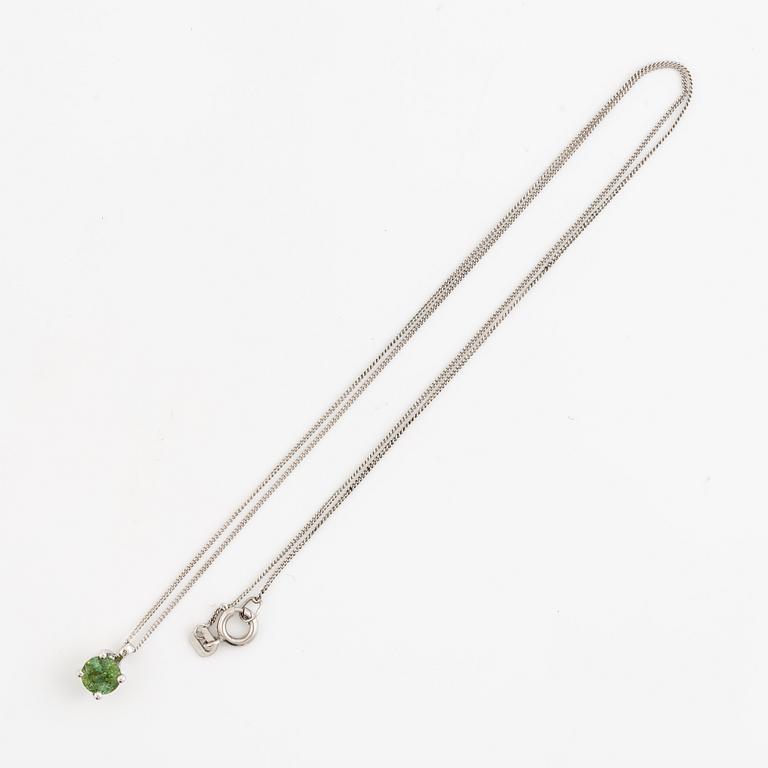 Necklace 14K white gold with green tourmaline.