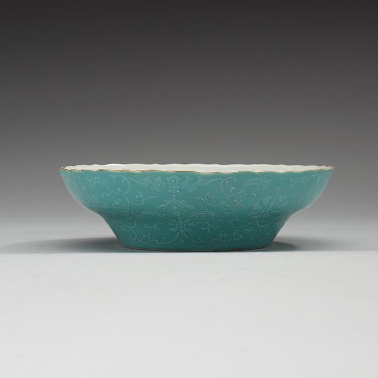 SKÅL, porslin. Qing dynastin med Daoguangs märke och period i rött (1821-50).