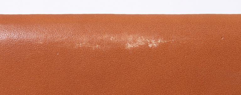 FÅTÖLJER, ett par samt BORD, "SAS Chair / 38/39 Series", Jens Ammundsen för Fritz Hansen, etikettmärkta, 1979.