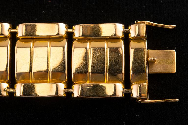 A BRACELET, 18K gold. H. Kaksonen Helsinki 1954. Length 19,5 cm, weight 60 g.