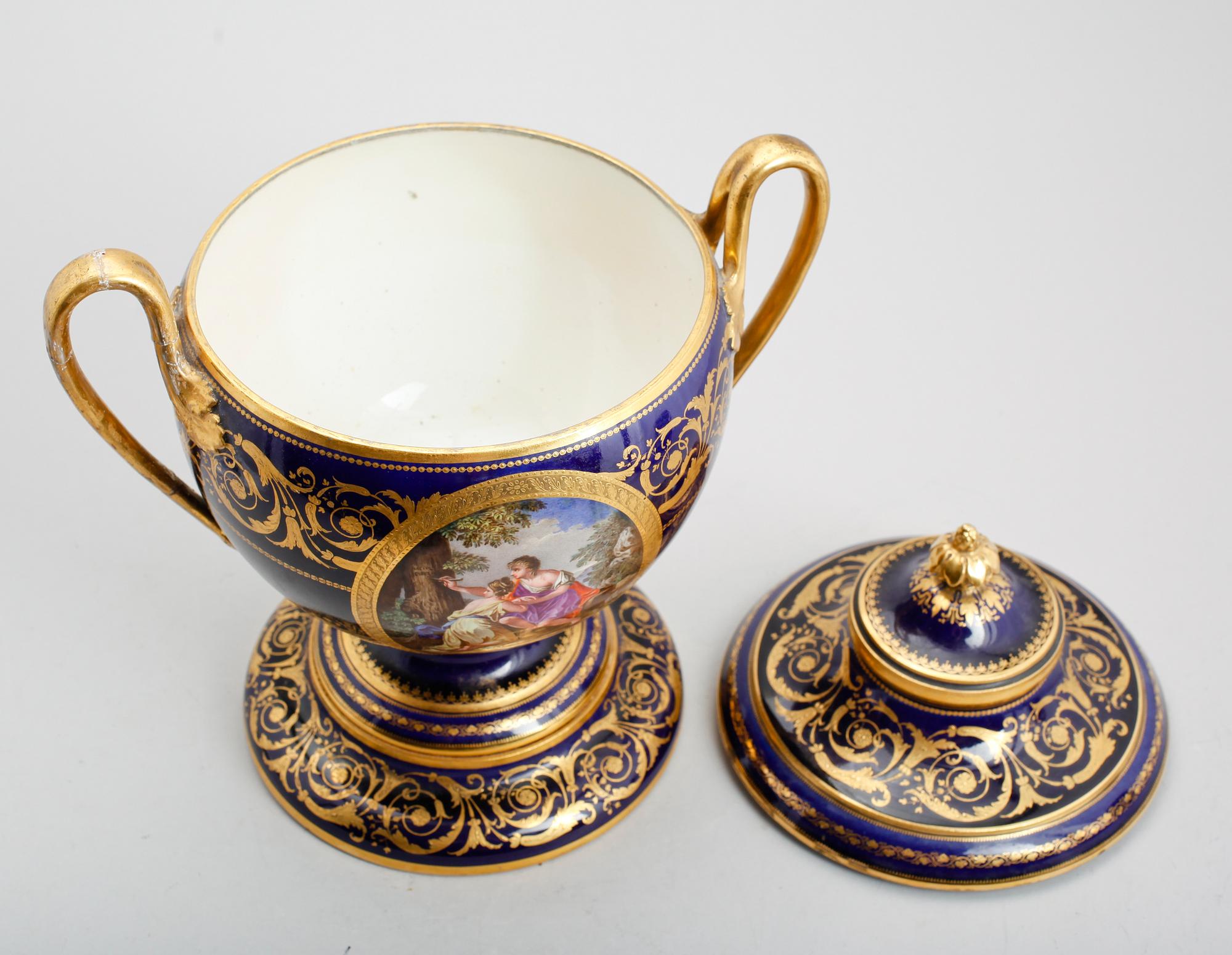 LOCKURNA, porslin, Wien, 1800-tal.