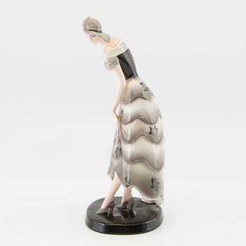 Claire Reis figurine, Goldscheider Austria, first half of the 20th century, signed.