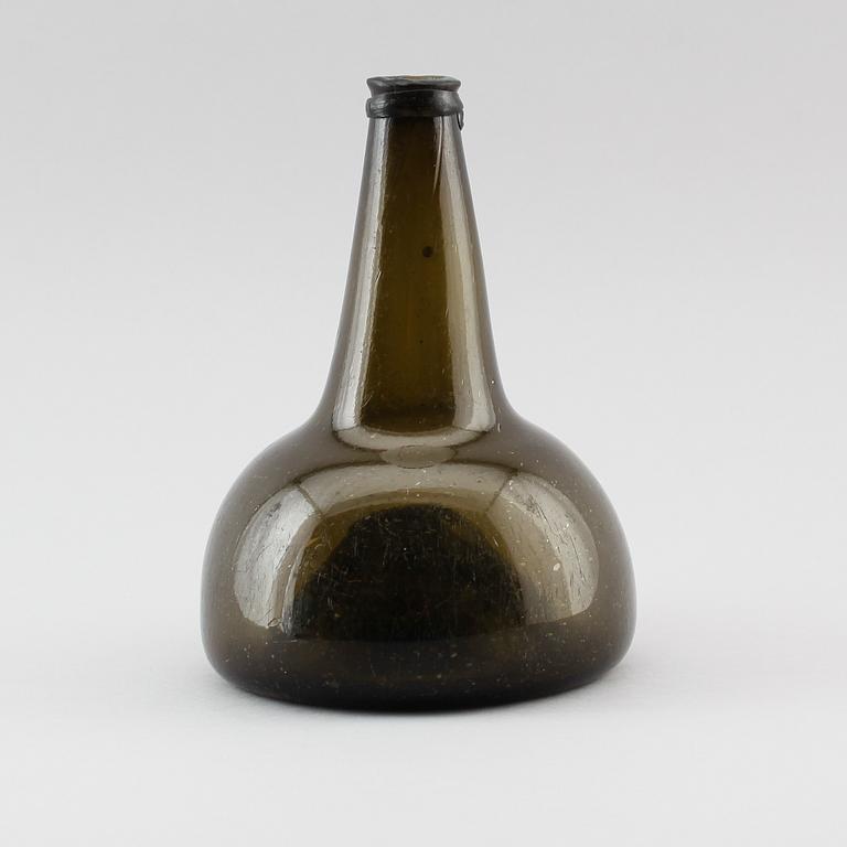 FLASKA, grönt glas, 1700-tal.