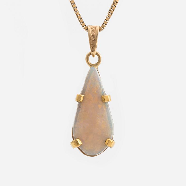 Pendant with chain 18K gold with opal.