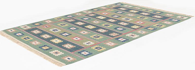 Märta Måås-Fjetterström, a carpet, "Grön äng", flat weave, ca 306 x 201 cm, signed AB MMF.