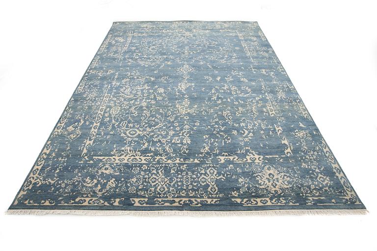 Matta, Agra, part silk, Broken design, ca 318 x 248 cm.