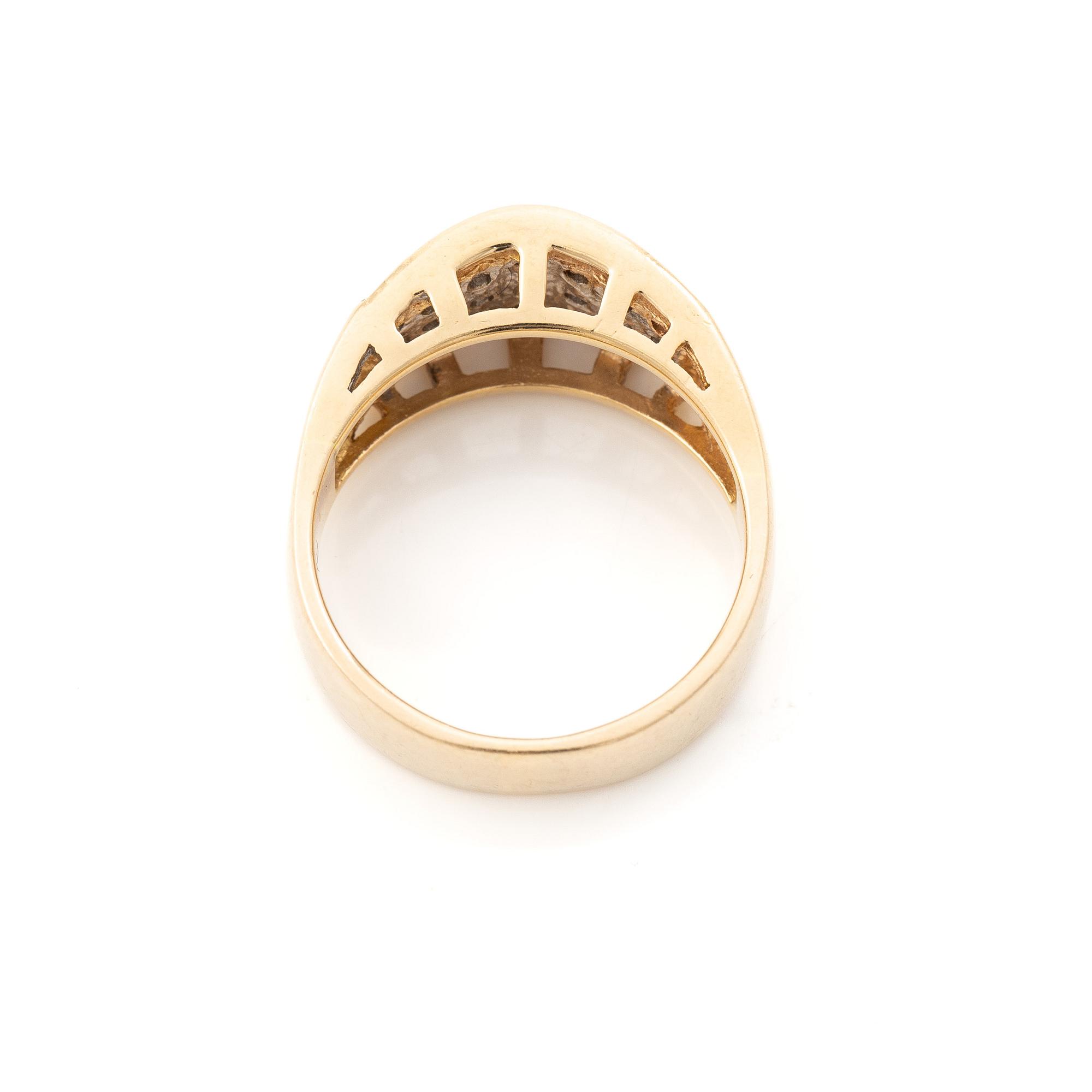 Ring, 18K white gold with brilliant-cut diamonds.