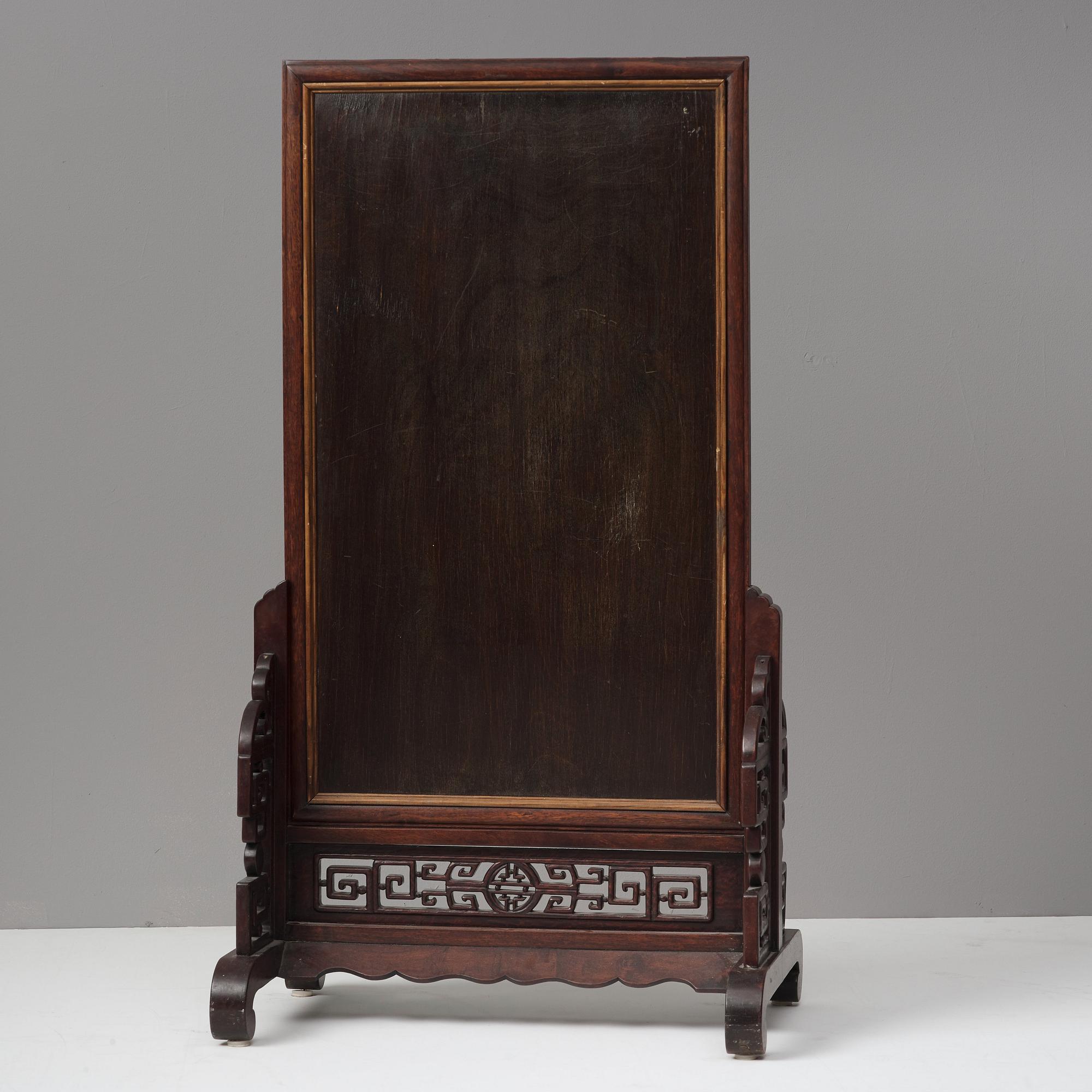 SKÄRM, trä och broderat siden. Qingdynastin, 1800-tal.