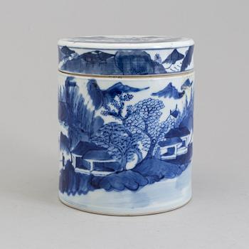 A blue and white jar with cover, Qing dynasty, Jiaqing (1796-1820).