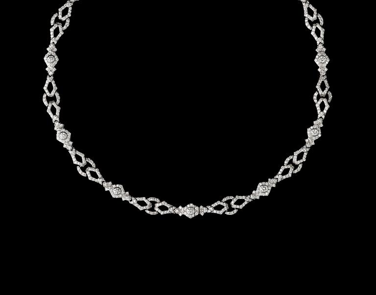 A long platinum and brilliant cut diamond necklace, tot. 14.20 cts.