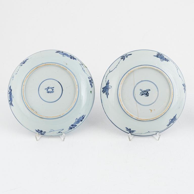 A set of seven Chinese export porcelain pieces, Qing dynasty, 18th Century.