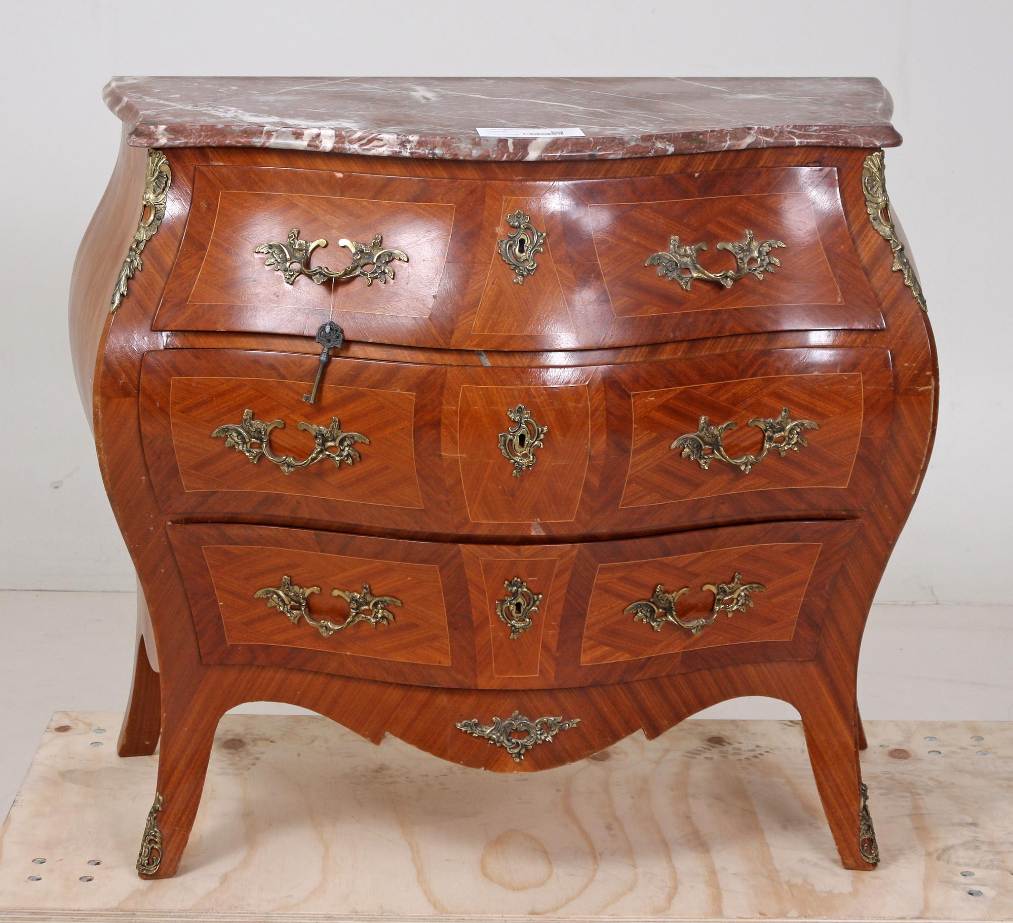 BYRÅ, rokokostil, 1900-talets andra hälft.