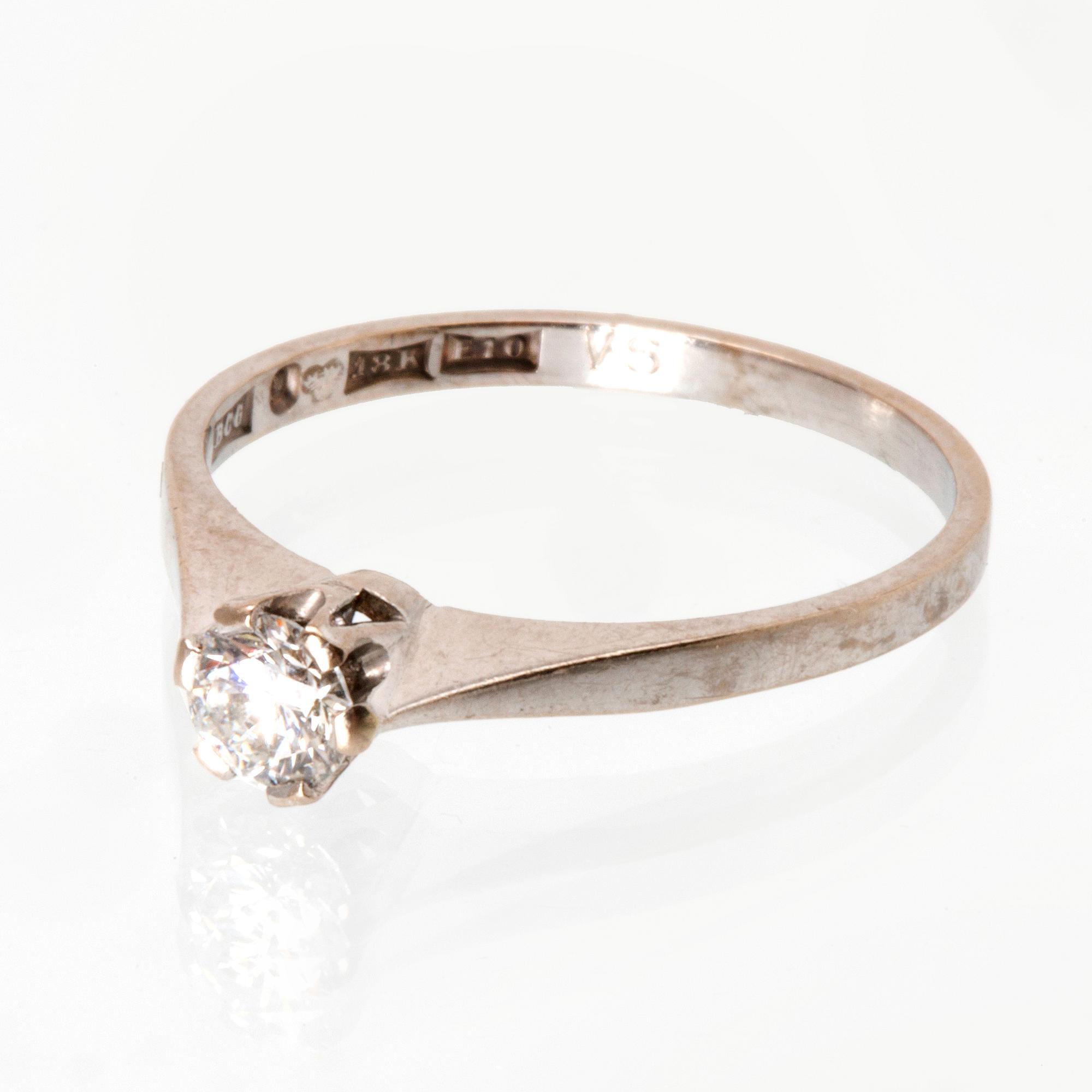 Ring 18K whitegold 1 brilliant-cut diamond 0,33 ct engraved.