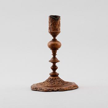 LJUSSTAKE, trä, 1700-tal.
