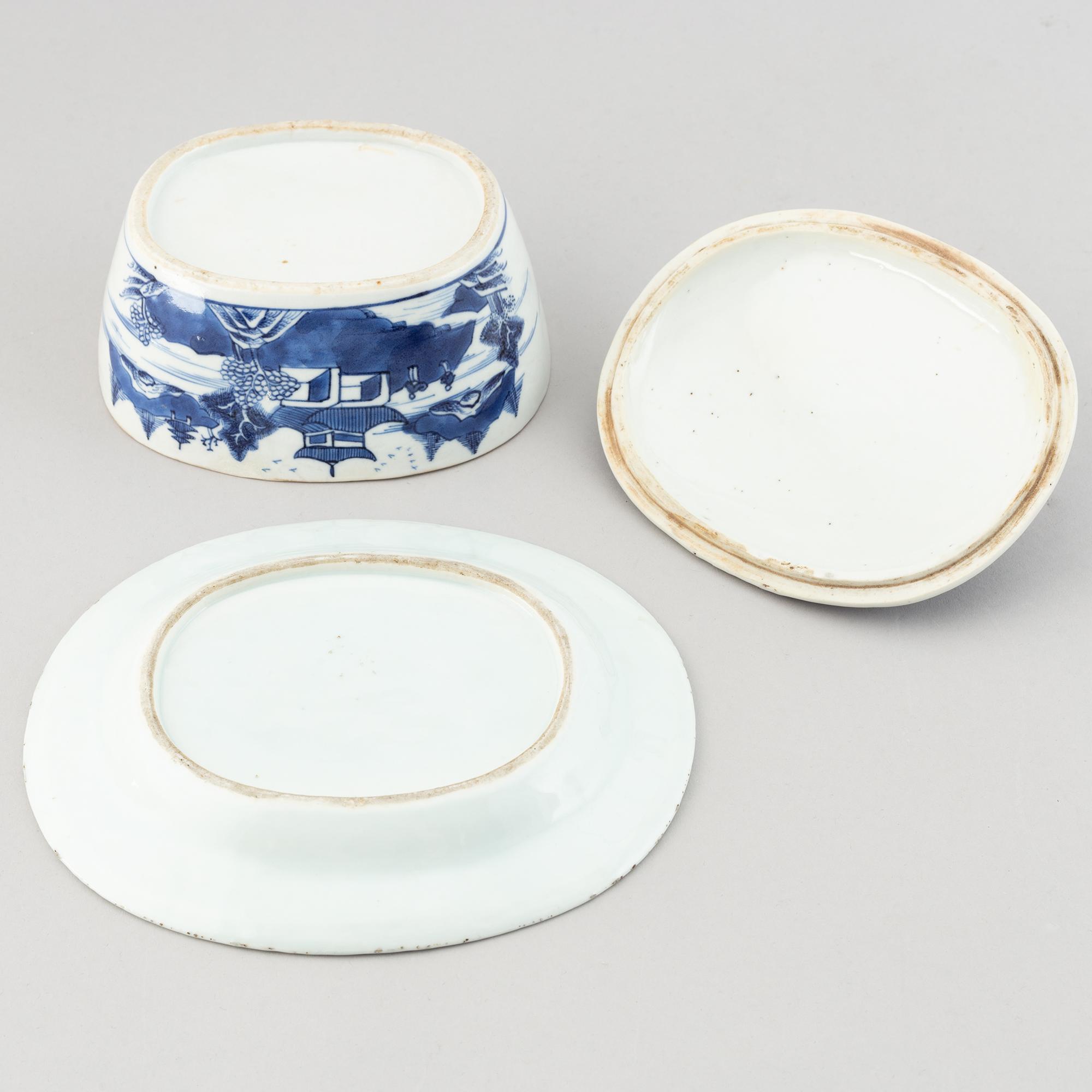 A blue and white bowl with cover and dish, Qing dynasty, Qianlong (1736-95).