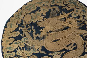 A 'five clawed dragon' roundel, Qing dynasty, Qianlong (1736-95).